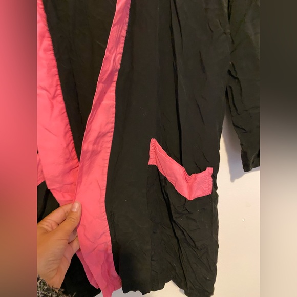 Vintage black and pink embroidered short robe - Picture 5 of 9